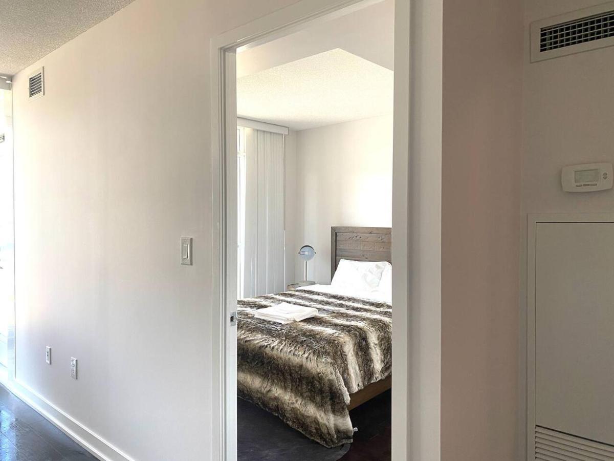 Family Oriented Downtown Toronto 2Bdrm Condo With Parking & Office Space Kültér fotó