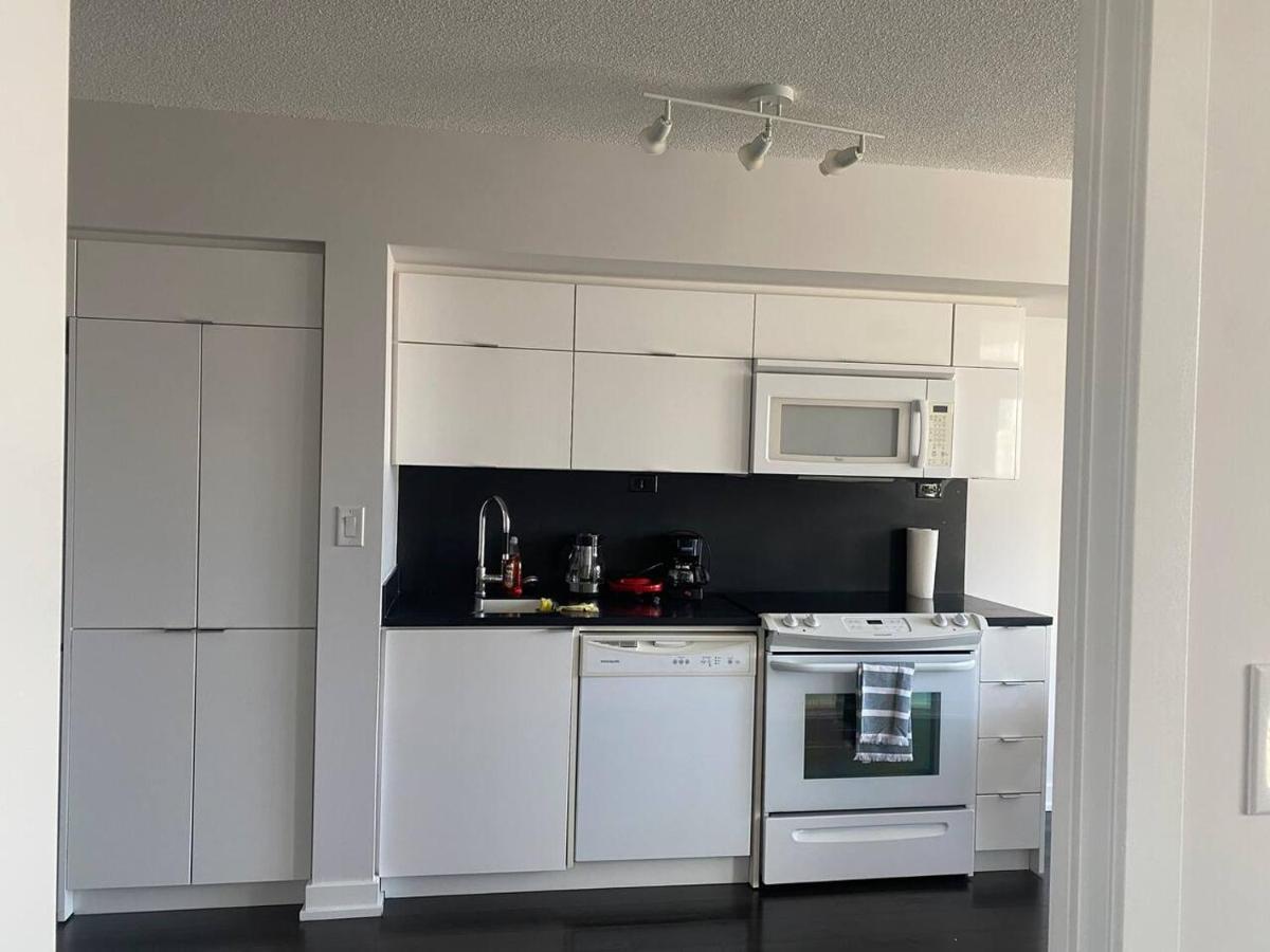 Family Oriented Downtown Toronto 2Bdrm Condo With Parking & Office Space Kültér fotó