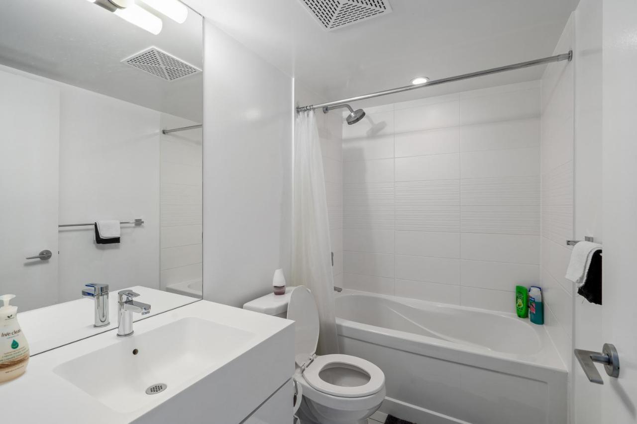 Family Oriented Downtown Toronto 2Bdrm Condo With Parking & Office Space Kültér fotó