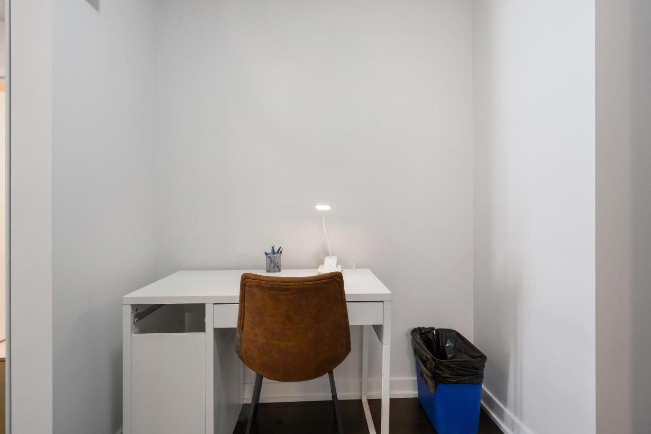 Family Oriented Downtown Toronto 2Bdrm Condo With Parking & Office Space Kültér fotó