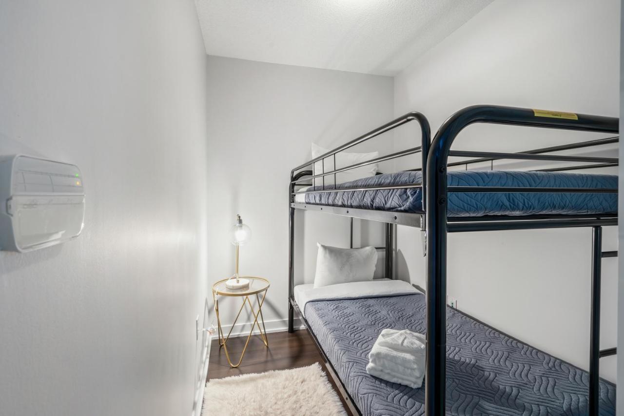 Family Oriented Downtown Toronto 2Bdrm Condo With Parking & Office Space Kültér fotó