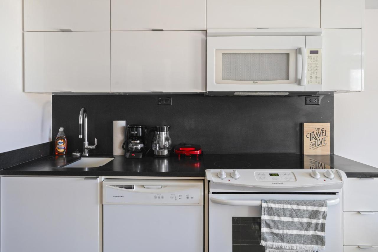 Family Oriented Downtown Toronto 2Bdrm Condo With Parking & Office Space Kültér fotó
