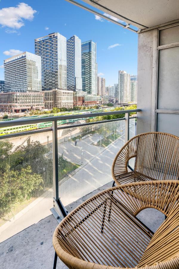 Family Oriented Downtown Toronto 2Bdrm Condo With Parking & Office Space Kültér fotó