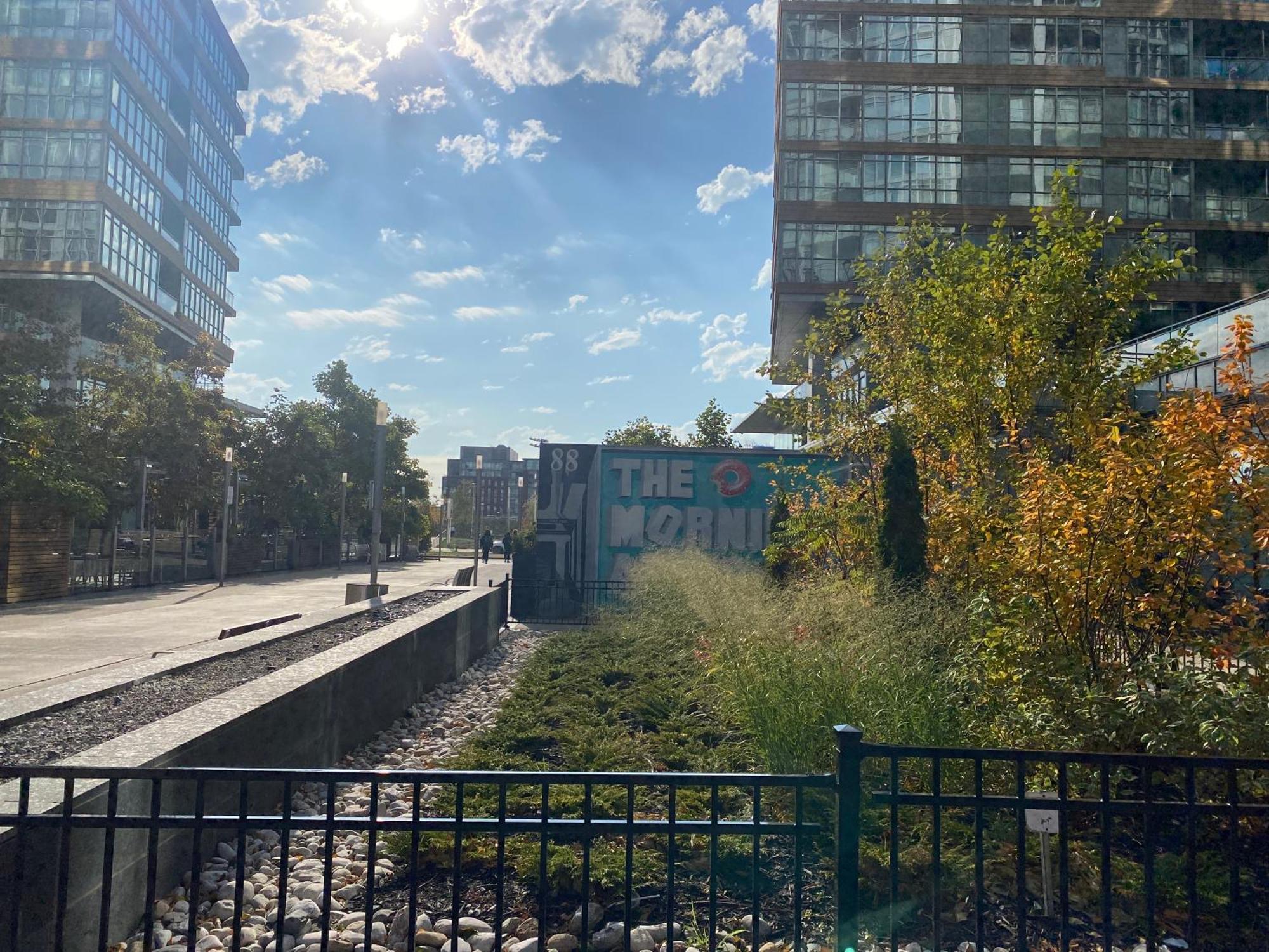 Family Oriented Downtown Toronto 2Bdrm Condo With Parking & Office Space Kültér fotó