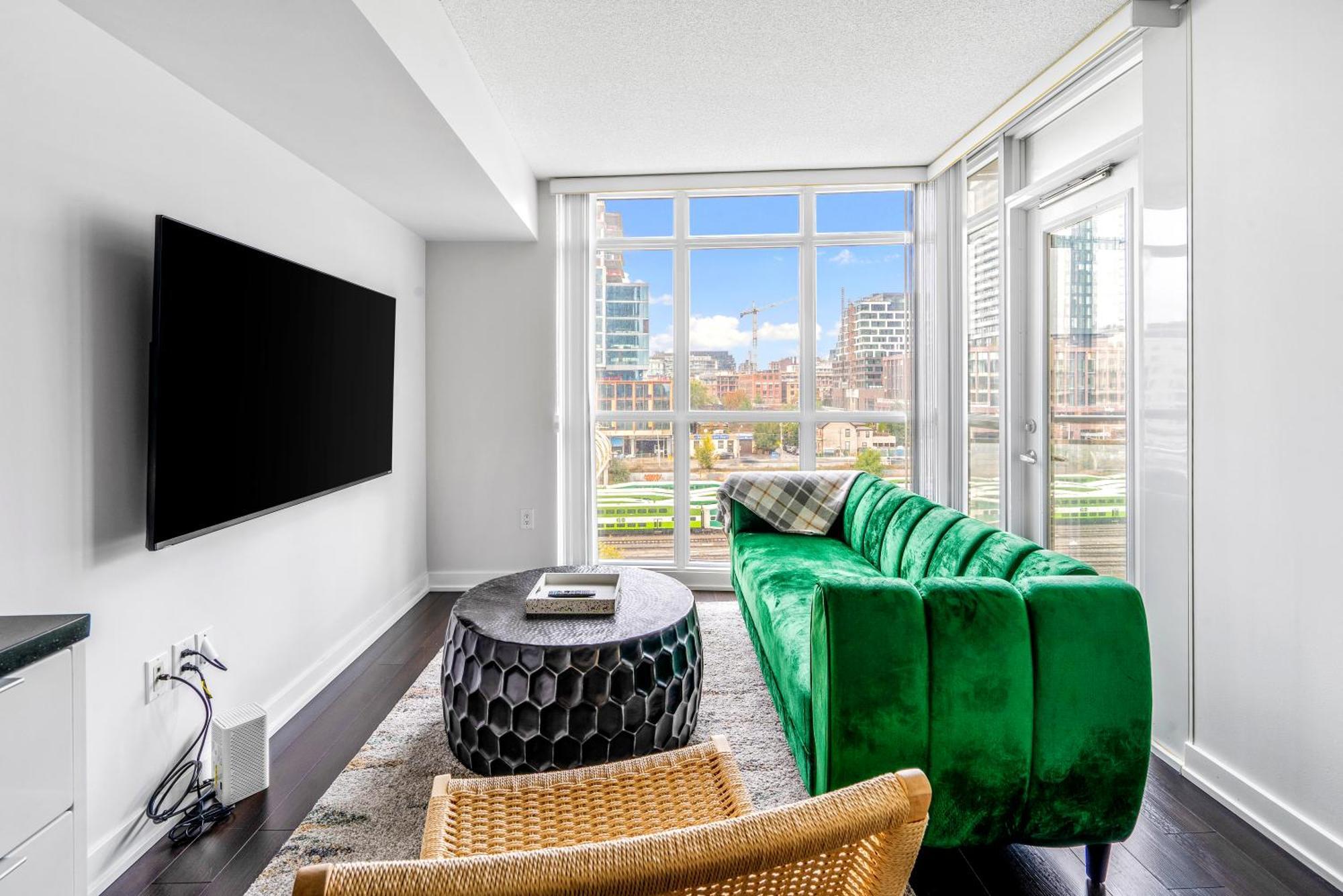 Family Oriented Downtown Toronto 2Bdrm Condo With Parking & Office Space Kültér fotó