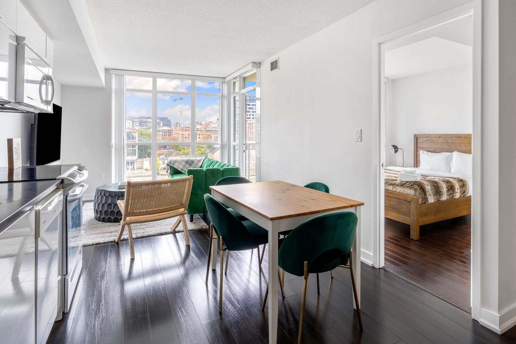 Family Oriented Downtown Toronto 2Bdrm Condo With Parking & Office Space Kültér fotó